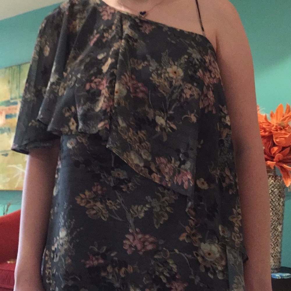 Top - Picture 2 of 3